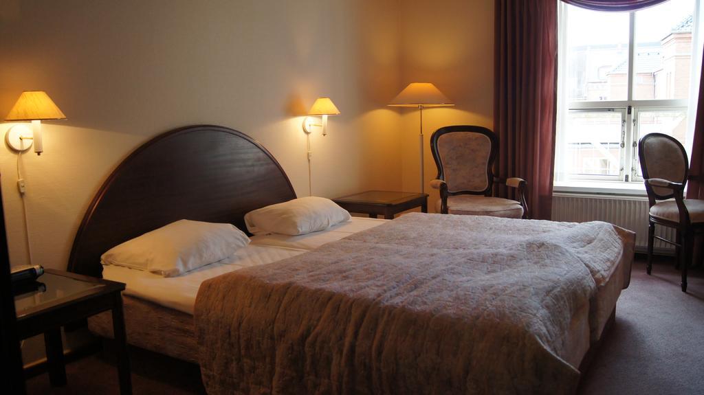 Minotel Park Άλμποργκ Εξωτερικό φωτογραφία